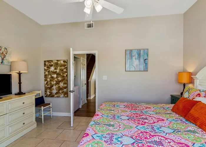 Dolphin View Beachfront Duplex B Pet Friendly Holiday home Gulf Shores