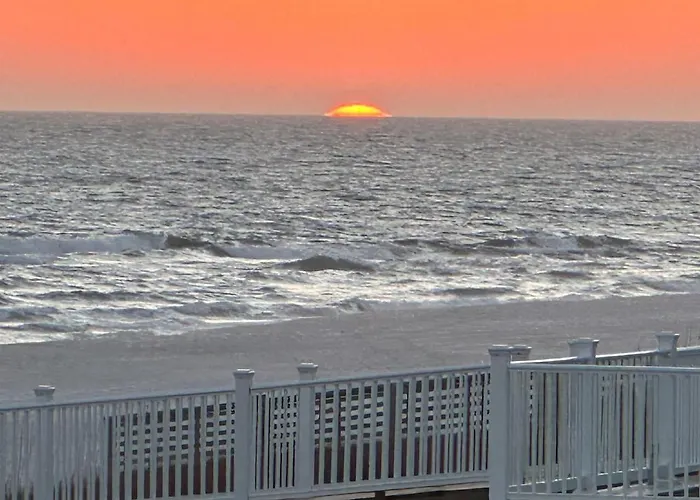 Holiday home Dolphin View Beachfront Duplex B Pet Friendly *