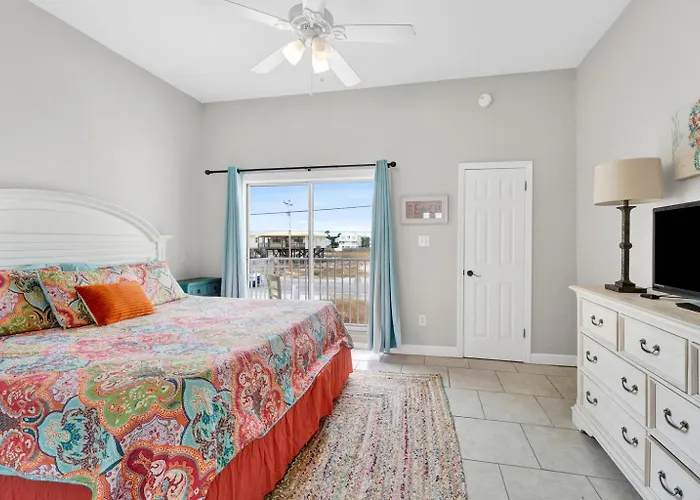 Dolphin View Beachfront Duplex B Pet Friendly Holiday home *